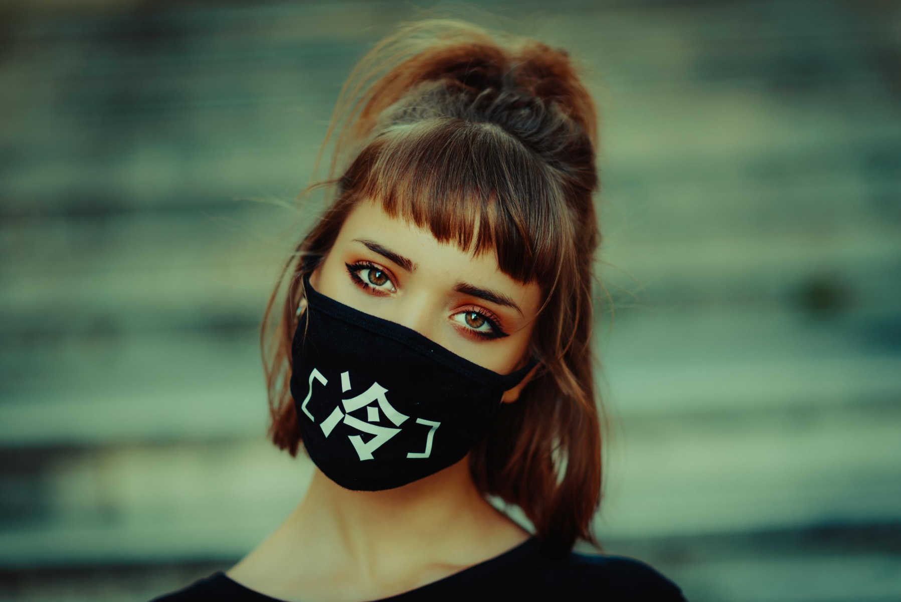 Tu mets toujours un masque quand tu sors ?