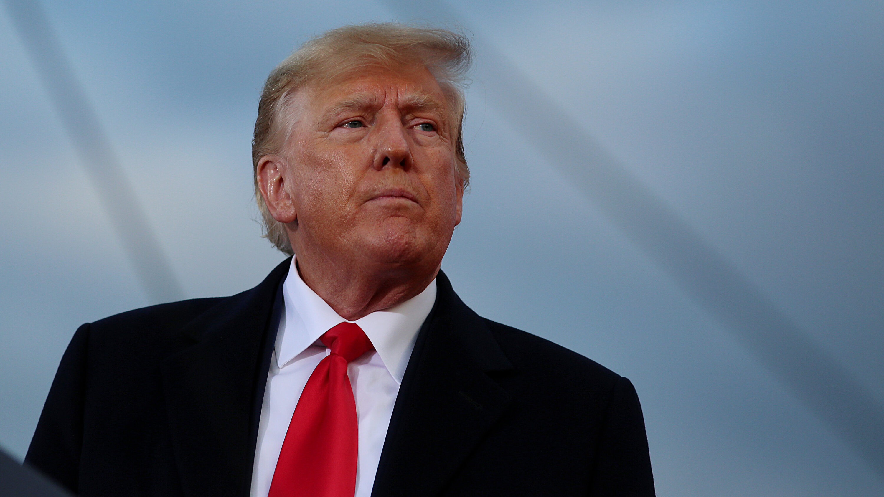 Etes vous favorable à ce que Twitter réactive le compte de Donald Trump ?