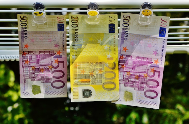 Faut il supprimer l'argent liquide ?